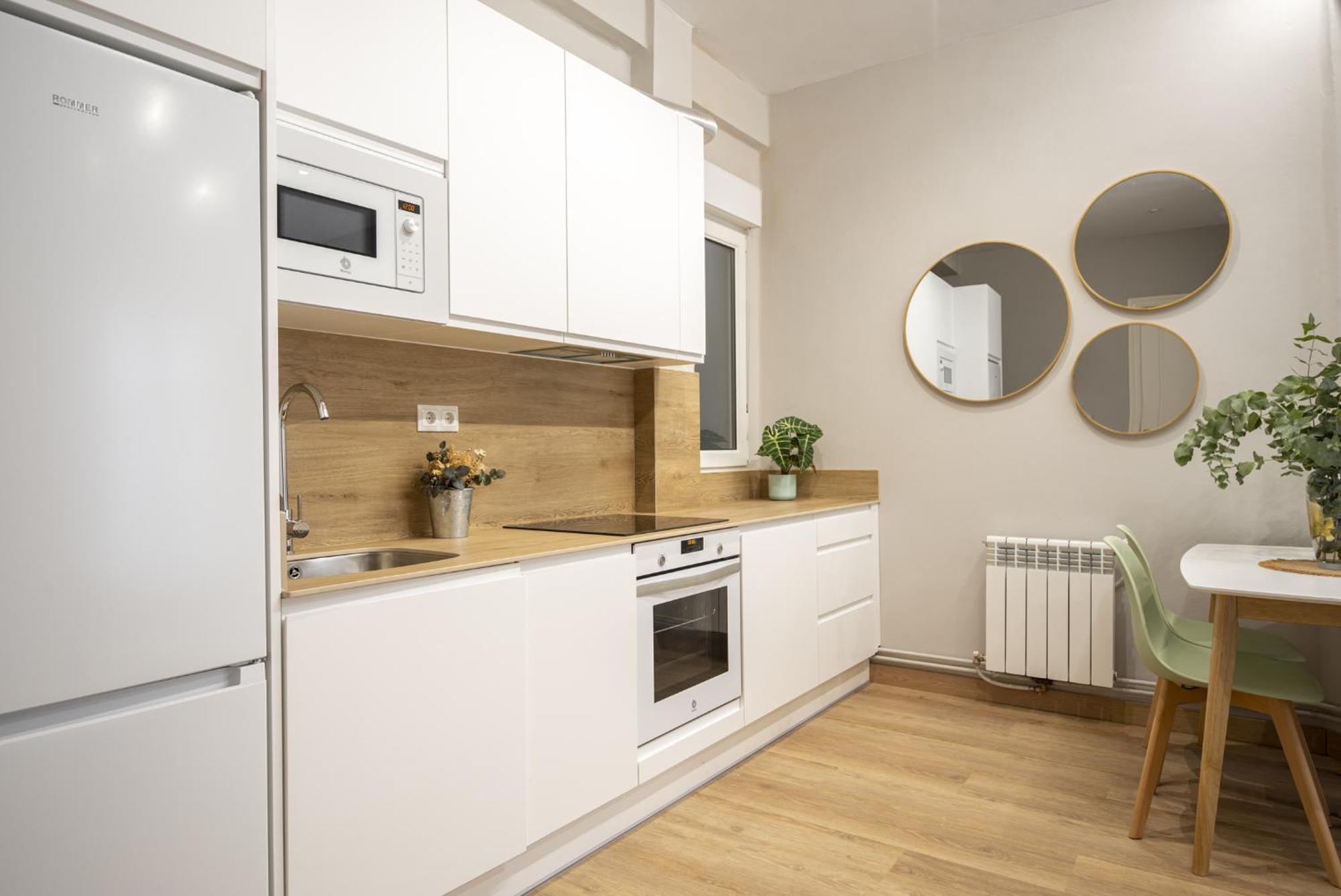 Espaciosa Casa Con 3 En * Santander