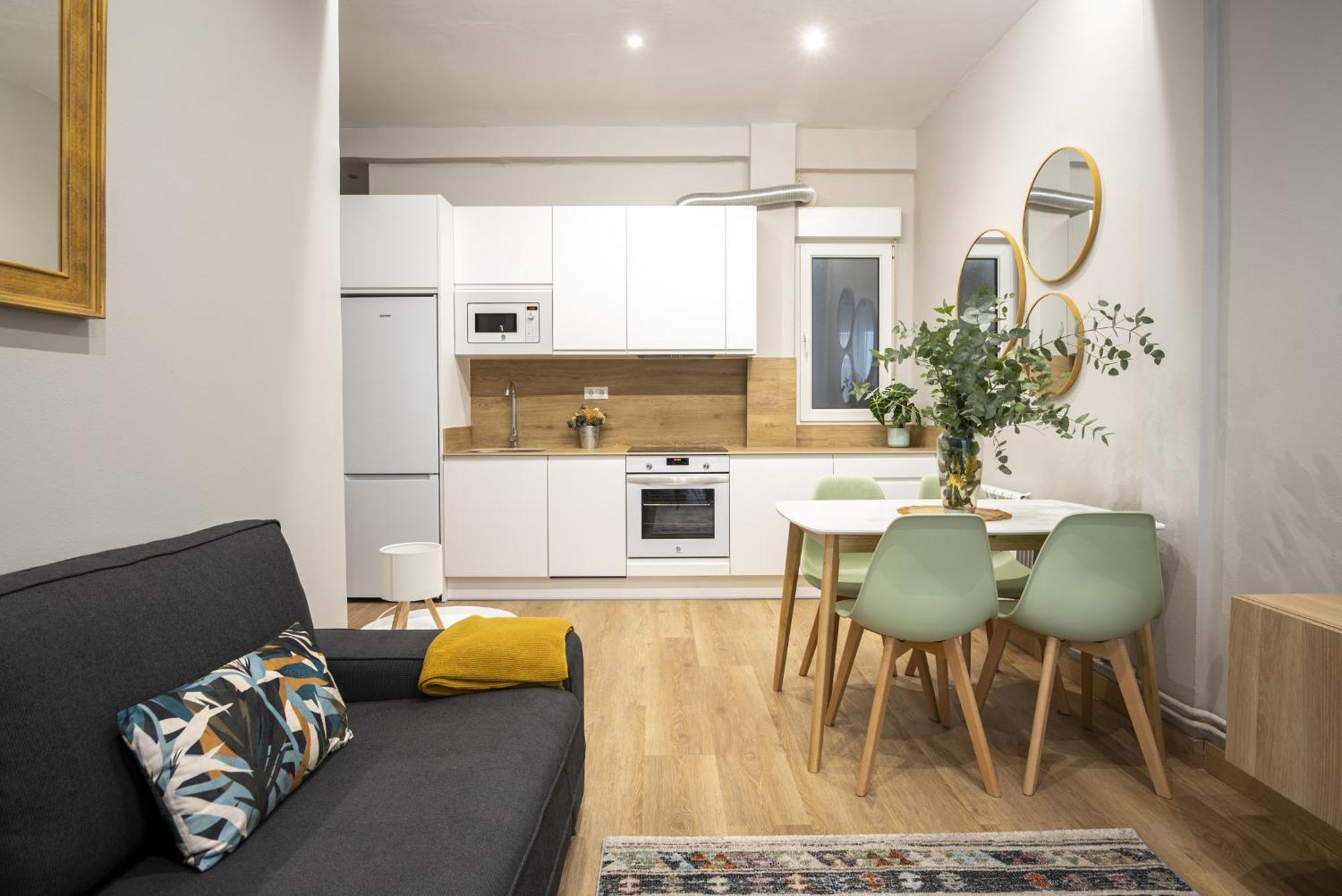 Espaciosa Casa Con 3 En Santander